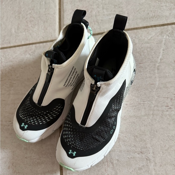 Under Armour Waterproof Shoes - Picture 4 of 5